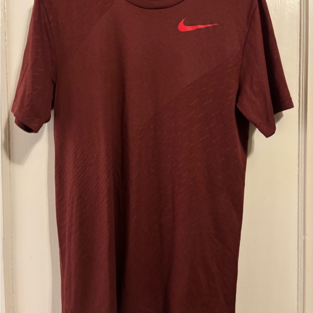 Nike Men's maroon Short Sleeve Tee dri-fit